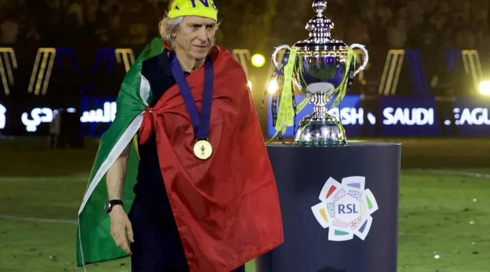 خيسوس لحظة التتويج بلقب الدوري السعودي (تصوير: نايف العتيبي)