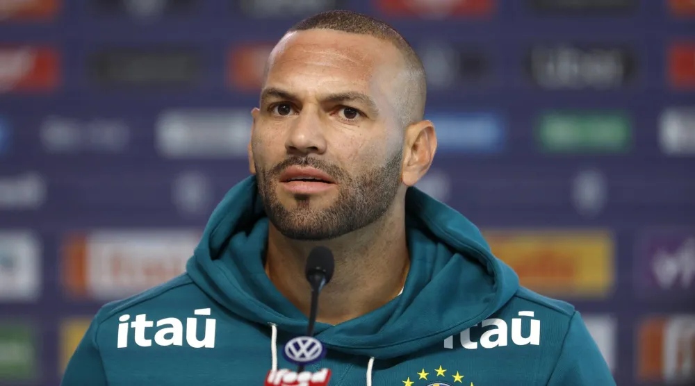 ويفرتون حارس مرمى منتخب البرازيل (إ.ب.أ)