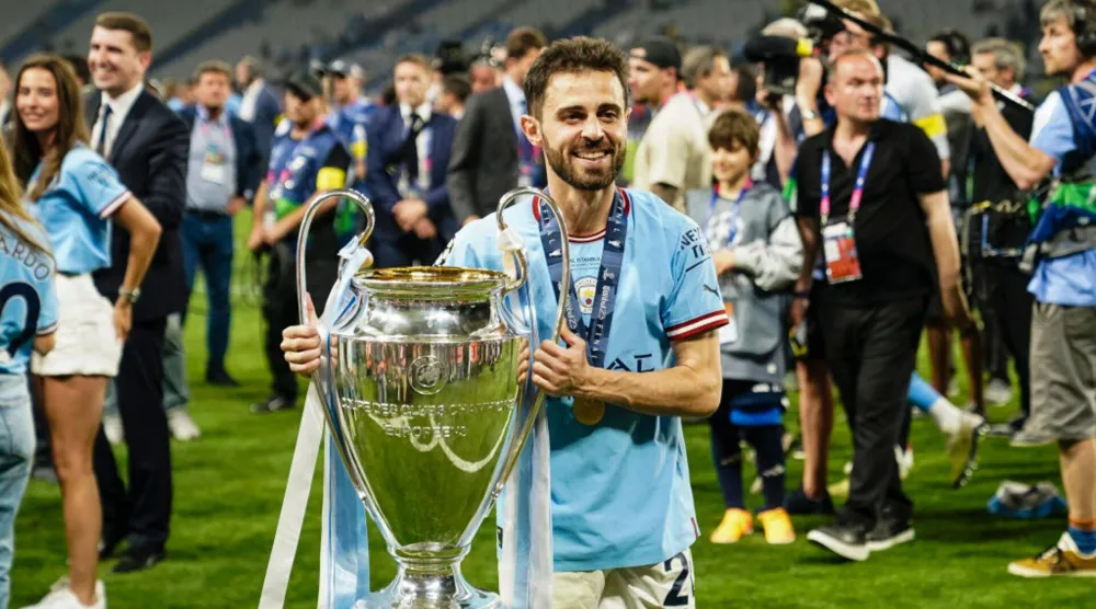 فاز سيلفا بثلاثية تاريخية مع مانشستر سيتي من ضمنها «دوري أبطال أوروبا» عام 2023 (أ.ب)