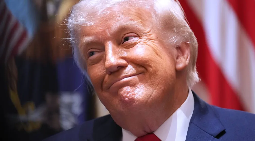 الرئيس الأميركي دونالد ترمب خلال اجتماع لمجلس الوزراء في البيت الأبيض 27 مايو الجاري (أ.ب)