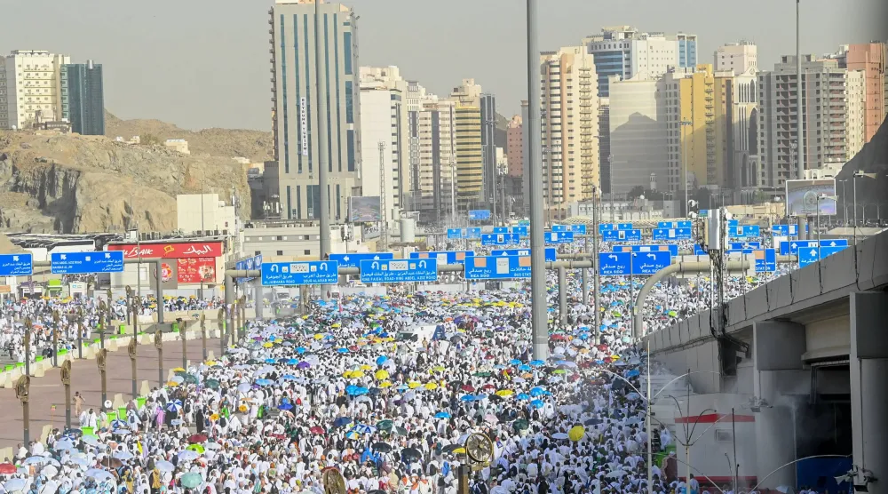 رغم ما شهده العالم من تحديات وبائية حافظت «الصحة» السعودية على معايير الرصد والتأهب والجاهزية لضمان رحلة حج آمنة (تصوير: علي خمج)