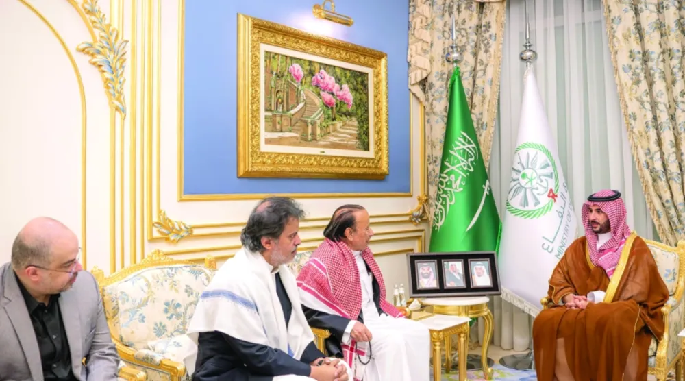 خالد بن سلمان ينقل تعازي القيادة السعودية لذوي الرئيس اليمني السابق