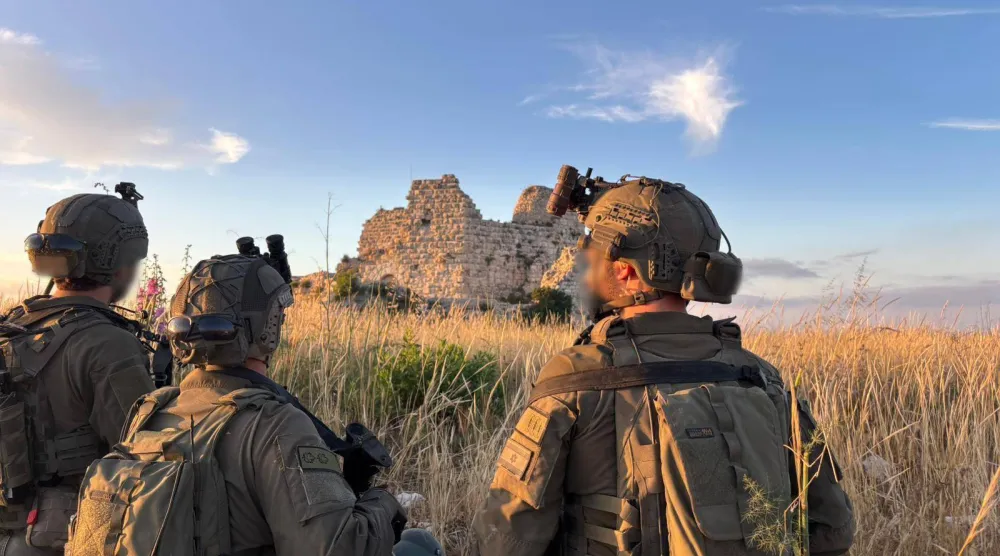صورة نشرتها المتحدثة باسم الجيش الإسرائيلي إيلا واوية لعناصر من الجيش في العمليات البرية بلبنان