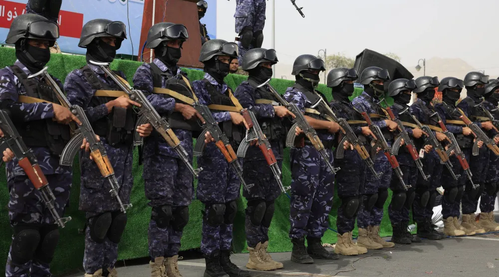 الجماعة الحوثية شنَّت حملة اعتقالات في إب بتهمة صلاة الغائب على هادي (إ.ب.أ)
