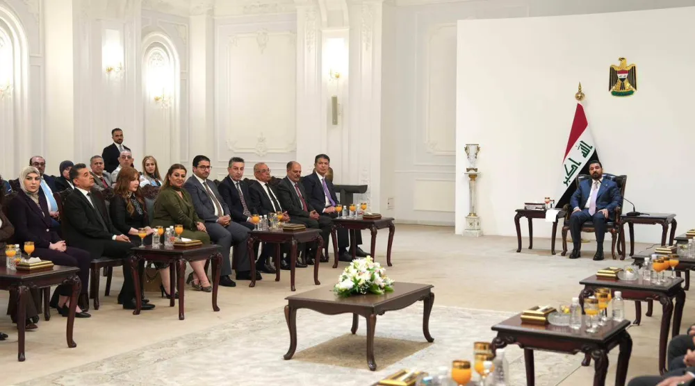 الزيدي في لقاء مع مجموعة من الإعلاميين (رئاسة الوزراء)