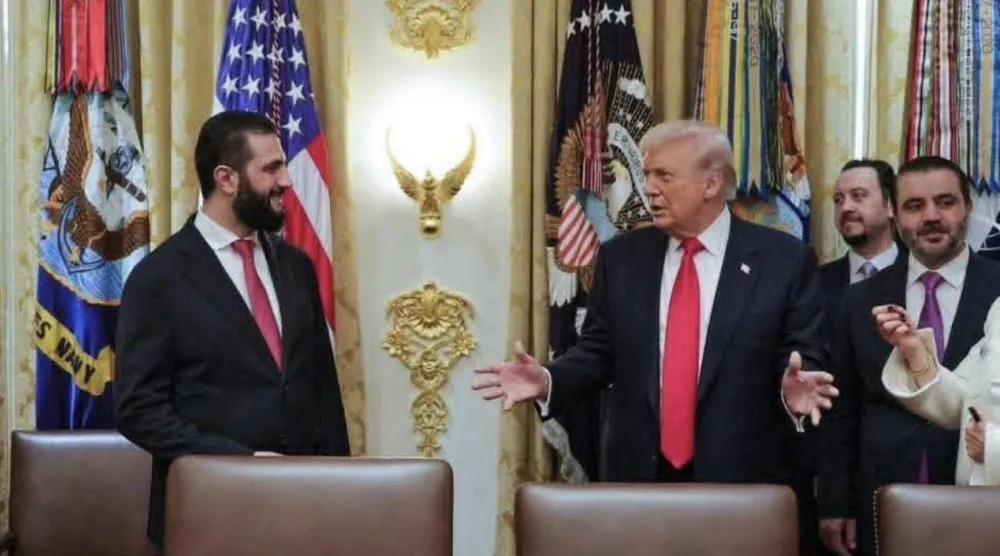 الرئيس ترمب مستقبلاً نظيره السوري أحمد الشرع بالبيت الأبيض في نوفمبر الماضي (الرئاسة السورية)