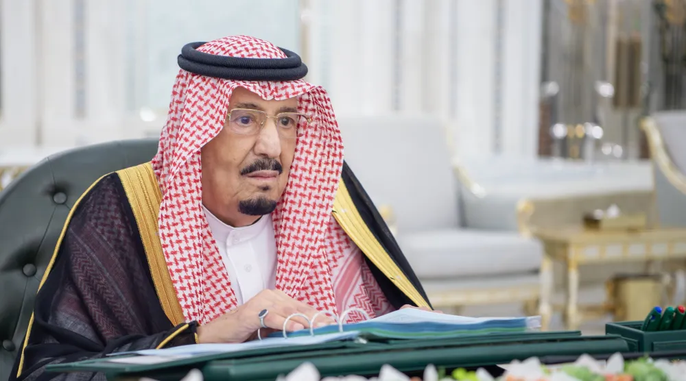 خادم الحرمين الشريفين الملك سلمان بن عبد العزيز لدى ترؤسه جلسة مجلس الوزراء في جدة الثلاثاء (واس)