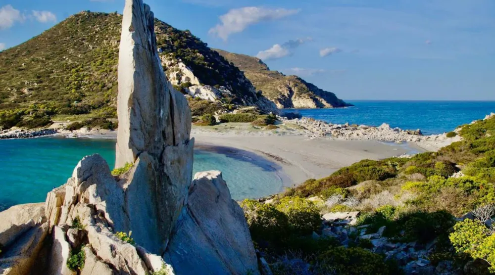 Punta Molentis, geçen yıl kundaklama sonucu çıkan yangınlardan etkilendi (Unsplash)