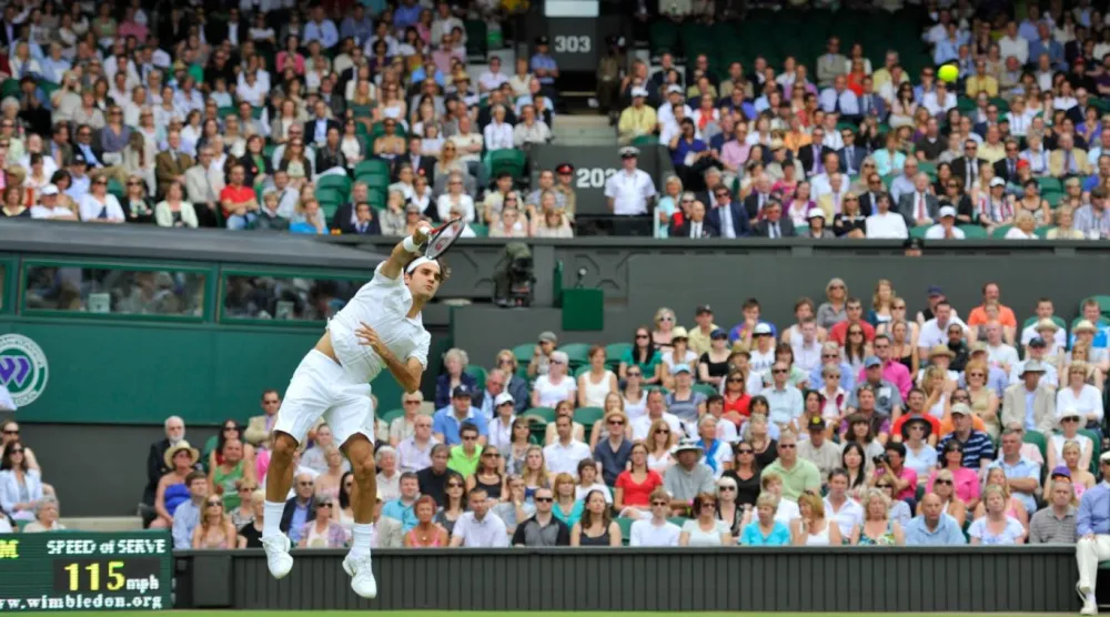 Roger Federer, 8 şampiyonlukla tek erkeklerde en fazla zafere ulaşan tenisçi (Reuters)