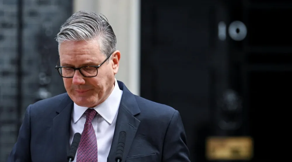 Starmer yaklaşık iki yılın ardından görevi bırakacağını açıkladı (Reuters)