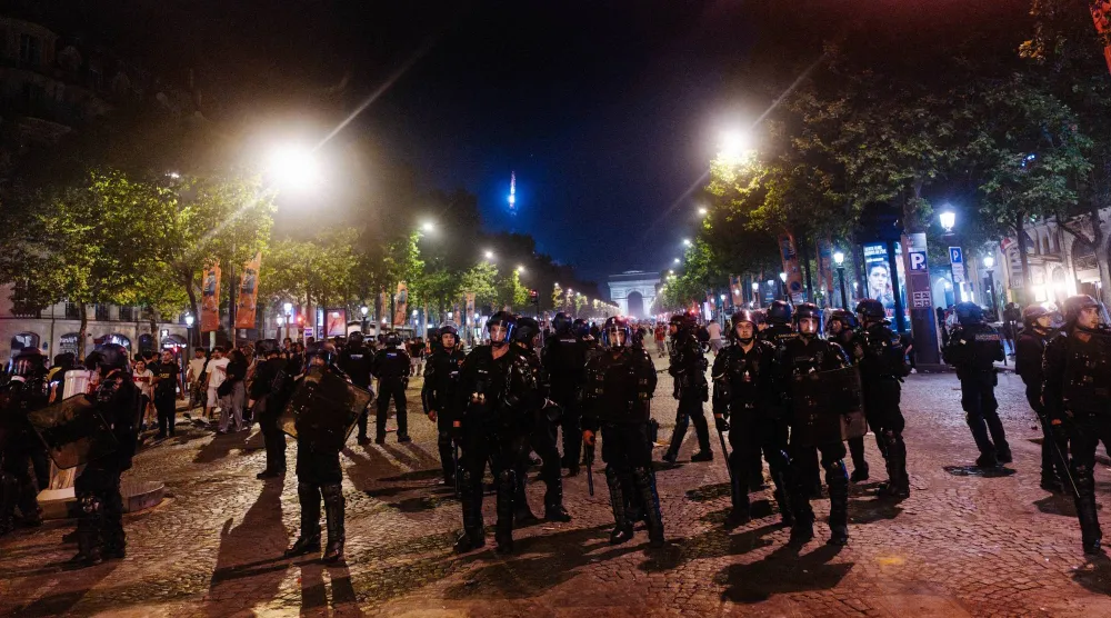 توقيف أكثر من 890 شخصاً في فرنسا خلال أعمال شغب (د.ب.أ)