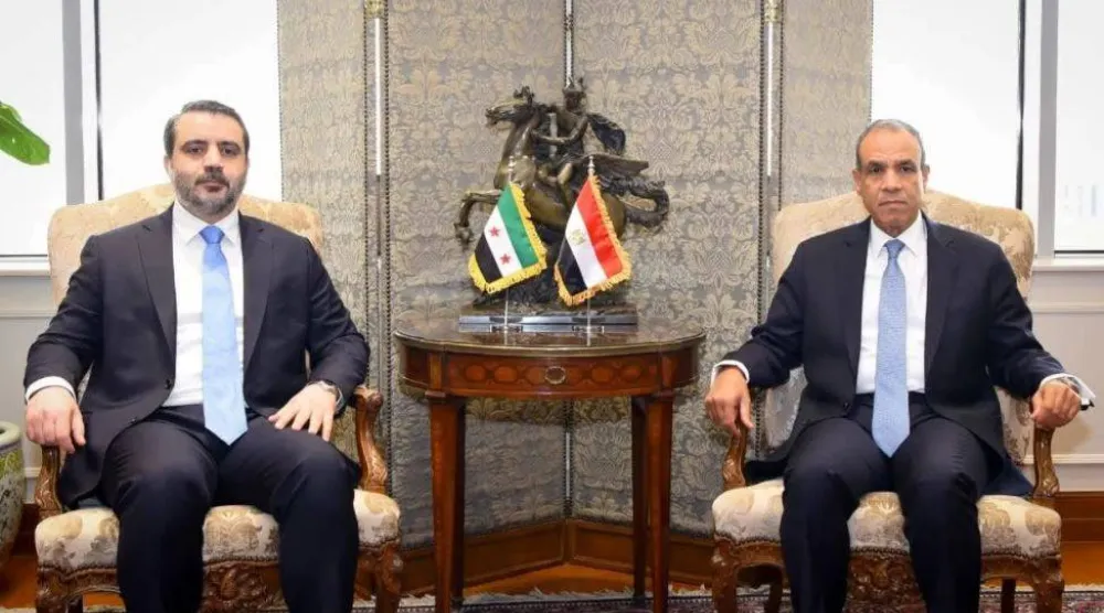 وزير الخارجية المصري بدر عبد العاطي يستقبل نظيره السوري في القاهرة مطلع مايو الماضي (الخارجية المصرية)
