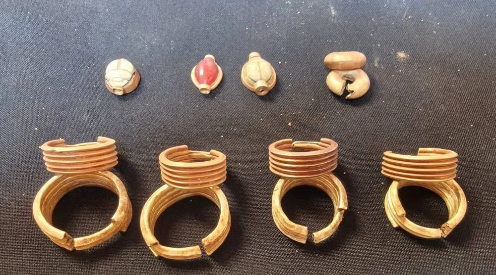  In this photo provided by Ministry of Tourism and Antiquities, recently unearthed ancient artifacts are displayed on May 31, 2026, in Ehnasiya district in Beni Suef, 130 kilometers (80 miles) south of Cairo, Egypt. (Ministry of Tourism and Antiquities via AP) 