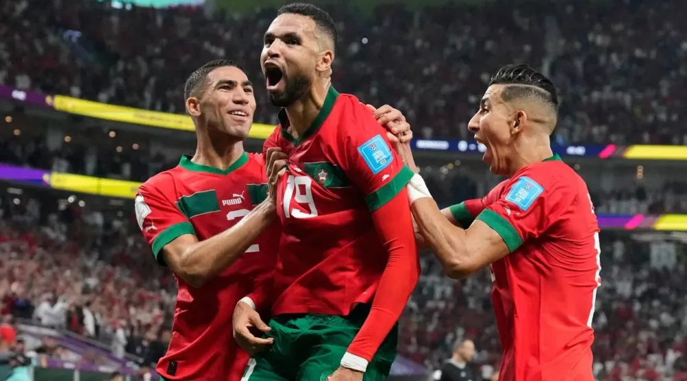 المنتخب المغربي حقق إنجازاً تاريخياً بالوصول إلى نصف نهائي كأس العالم 2022 (أ.ب)