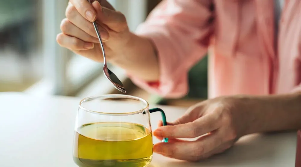 الشاي الأخضر يحتوي على مركبات حيوية نشطة مفيدة للصحة (كليفلاند كلينك)