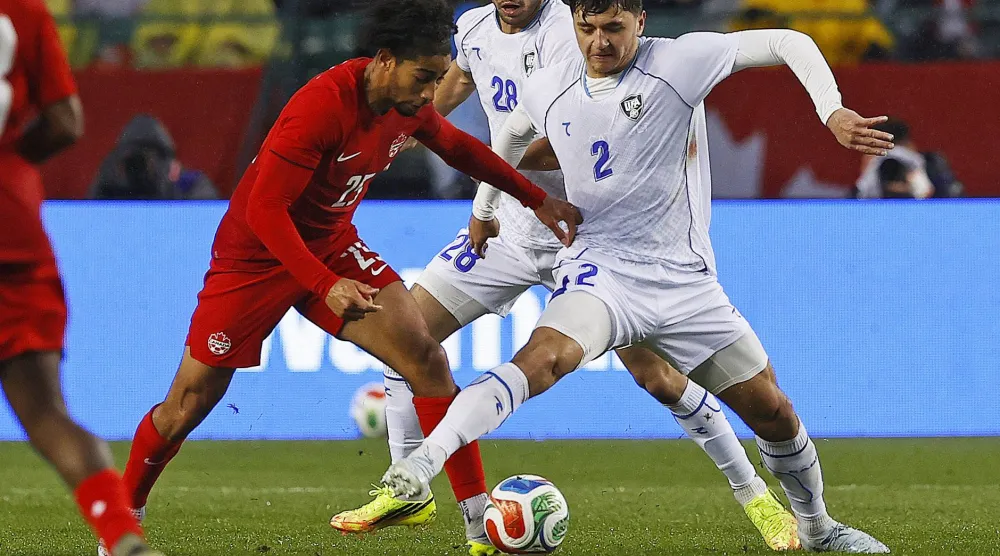 عبد القادر خوسانوف مدافع مانشستر سيتي والمنتخب الأوزبكستاني (رويترز)