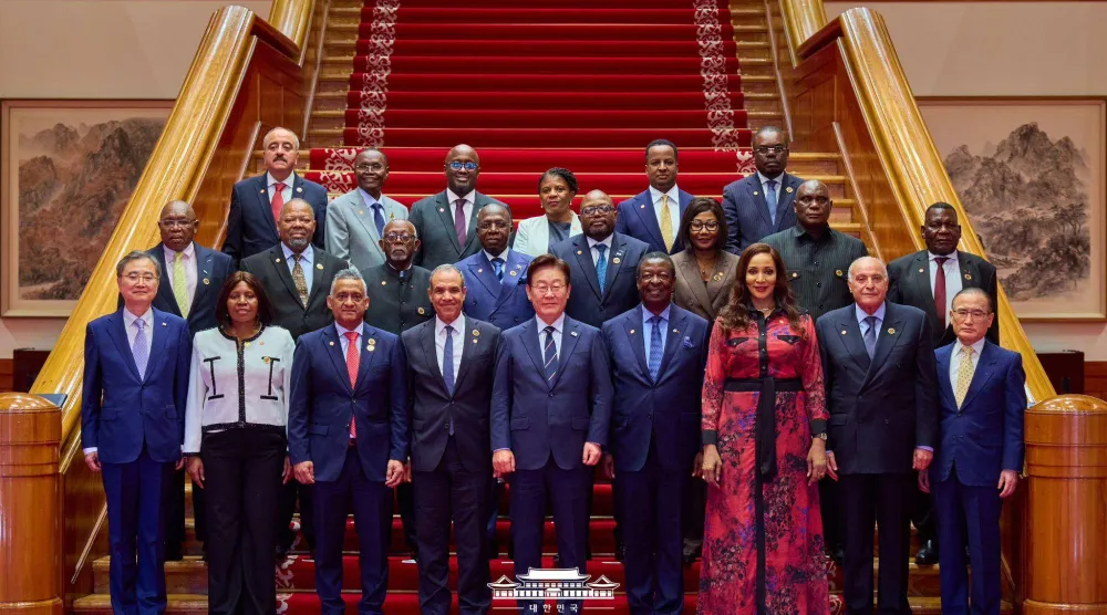 وزير الخارجية المصري بدر عبد العاطي في أثناء لقائه الرئيس الكوري الجنوبي لي جيه ميونج في سول الثلاثاء (الخارجية المصرية)