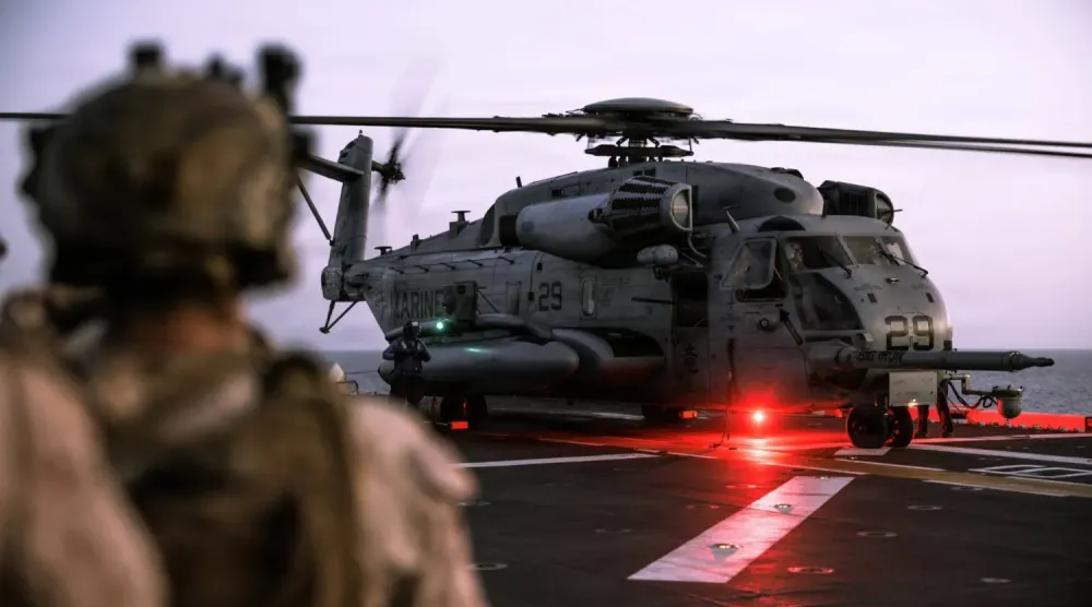 Arap Denizi’nde, amfibi saldırı gemisi USS Tripoli üzerinde düzenlenen tatbikat sırasında, Deniz Piyade İndirme Gücü’ne bağlı 31. Keşif Birimi’nden ABD Deniz Piyadeleri mensupları (CENTCOM)