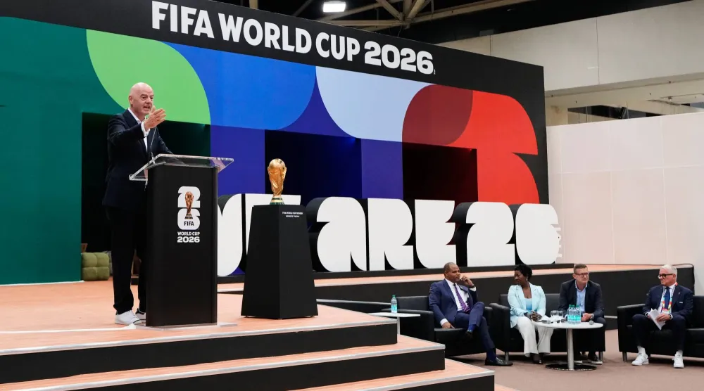 تمثل كأس العالم المسرح الأكبر في عالم كرة القدم وتعد اختباراً حاسماً لبعض مشغلي القطارات والحافلات (أ.ب)