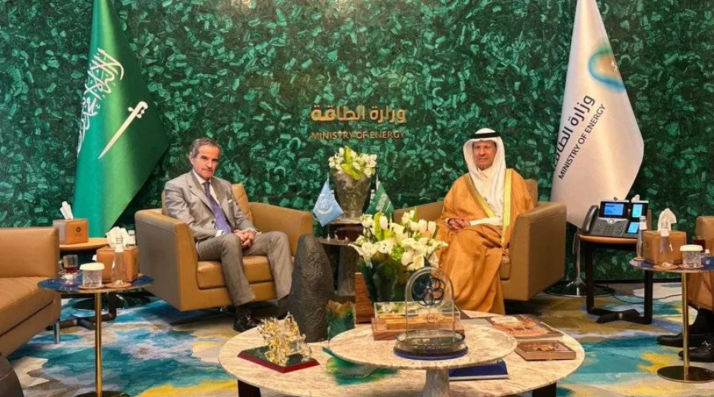اللقاء بين الأمير عبد العزيز بن سلمان وغروسي (إكس)