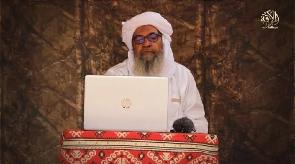 إياد أغ غالي في آخر ظهور له حين توعد بهزيمة مالي وبوركينا فاسو والنيجر وحلفائهم الروس (متداولة)