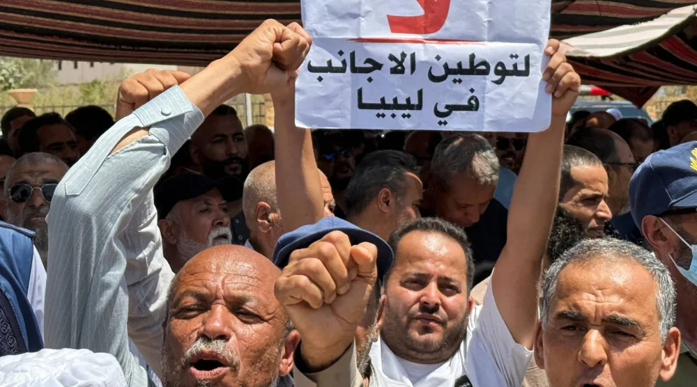 جانب من المظاهرات التي شهدتها طرابلس رفضاً لـ«توطين المهاجرين غير الشرعيين» (رويترز) 