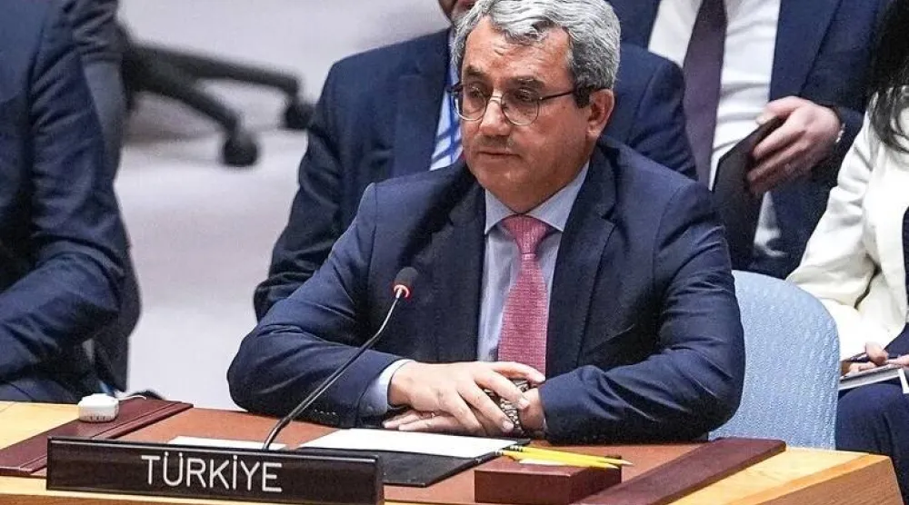 مندوب تركيا الدائم لدى الأمم المتحدة أحمد يلديز خلال جلسة مجلس الأمن لمناقشة مالف الأسلحة الكيميائية في سوريا (إعلام تركي)