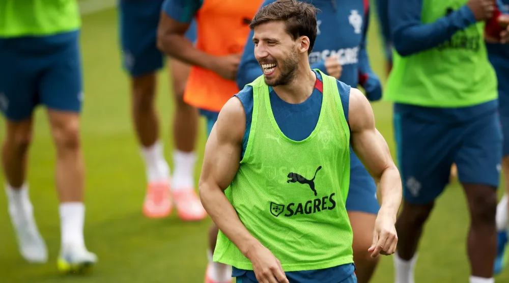 مدافع مانشستر سيتي الإنجليزي ومنتخب البرتغال روبن دياز (إ.ب.أ)