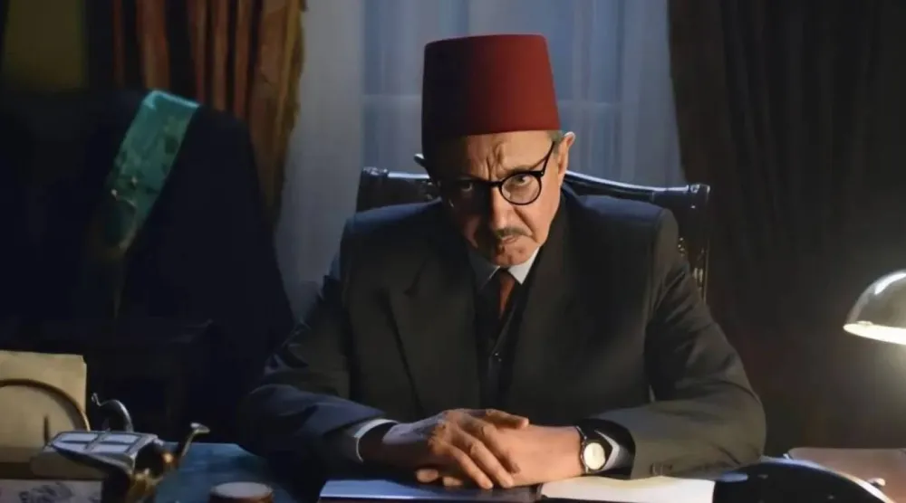 الفنان عبد العزيز مخيون في لقطة من أحد أعماله (حسابه بموقع فيسبوك)