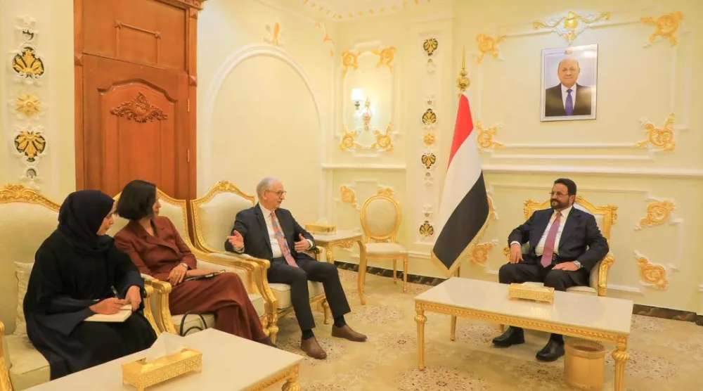 دعا اللواء سلطان العرادة المجتمع الدولي إلى مضاعفة دعمه للحكومة اليمنية لمواجهة التحديات الإنسانية والاقتصادية الراهنة (سبأ)