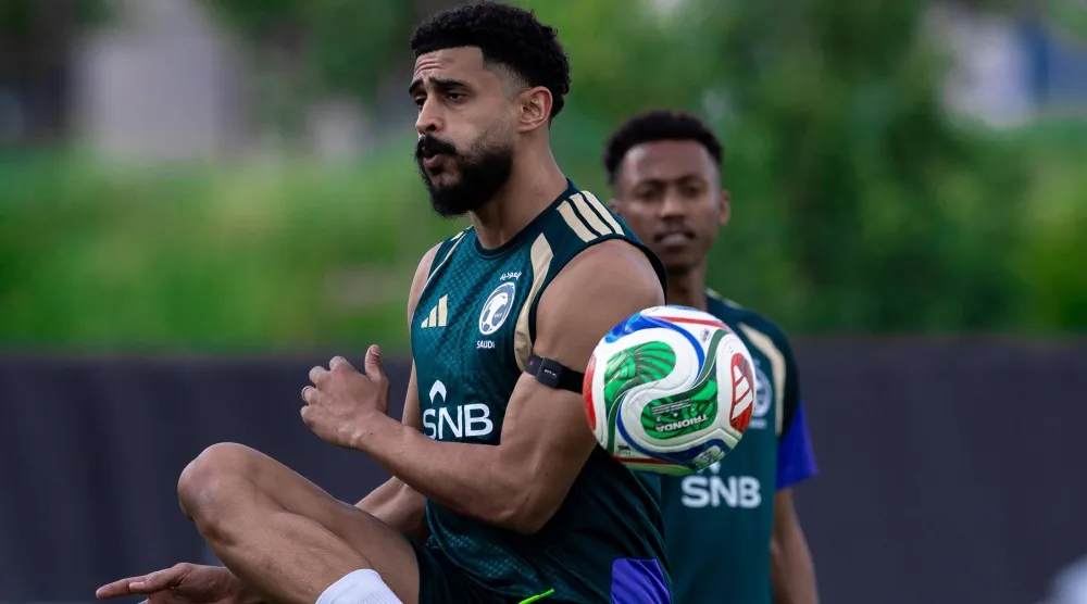 عبد الإله العمري خلال الحصة التدريبية للأخضر (المنتخب السعودي) 