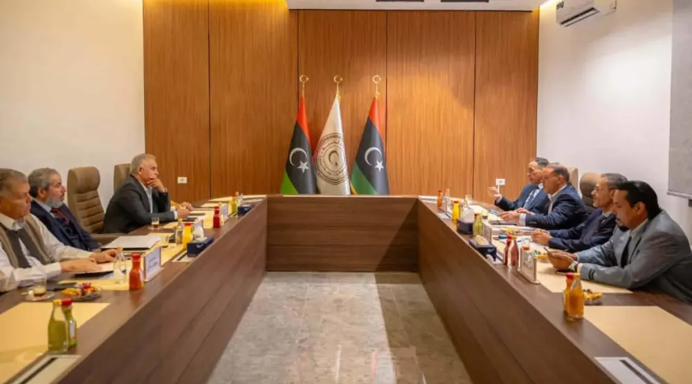Libya’nın batısındaki belediyelerin başkanları dün Orta Bölge’nin kurulduğunu duyurmak üzere düzenlenen toplantıda bir araya geldi. (Misrata Belediye Meclisi)