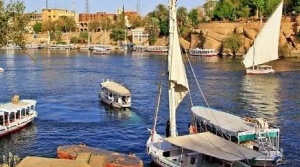 السياحة النيلية تمر على مواقع أثرية (الهيئة العامة للاستعلامات)