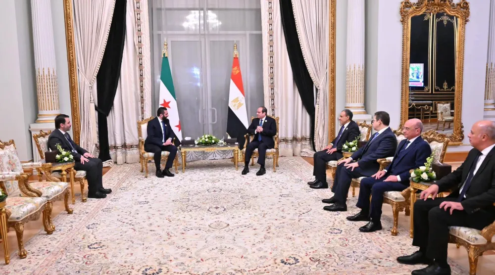 الرئيسان السيسي والشرع خلال لقاء بالقاهرة في مارس 2025 (الرئاسة المصرية)