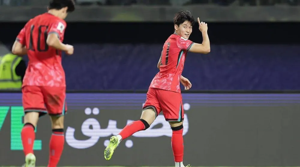يُعد لاعب خط وسط ستوك سيتي أصغر اللاعبين في قائمة كوريا الجنوبية (حساب اللاعب عبر إنستغرام)