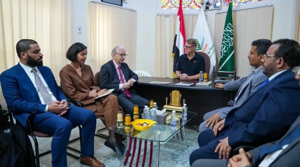  السفير الألماني أكَّد أن مشروع «مسام» يؤدي دوراً حيوياً في حماية السكان من مخاطر الألغام (مسام)