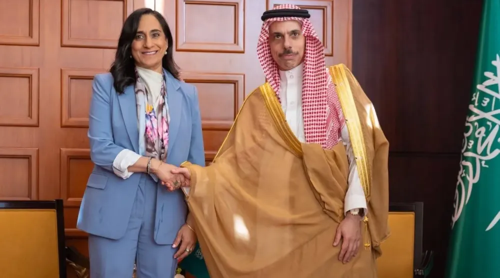 Prens Faysal bin Ferhan, dün Manama'da Bakan Anita Anand ile yaptığı görüşmede (SPA)