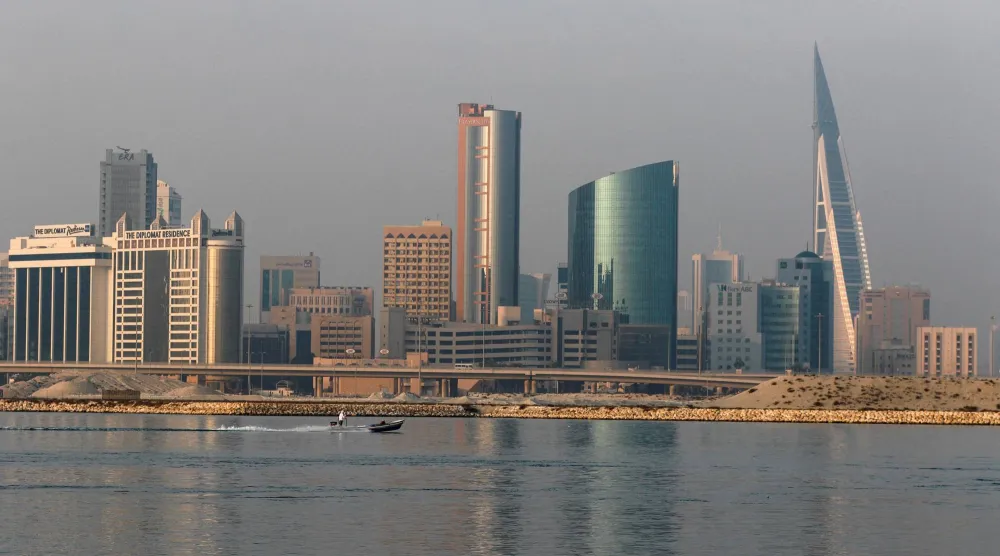 منظر عام لمدينة المنامة (رويترز)