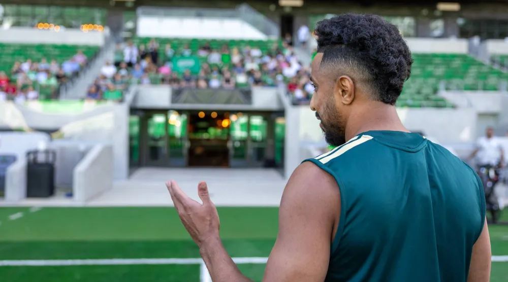 سالم الدوسري قائد المنتخب السعودي يوجه كلمته للجماهير الحاضرة (المنتخب السعودي) 