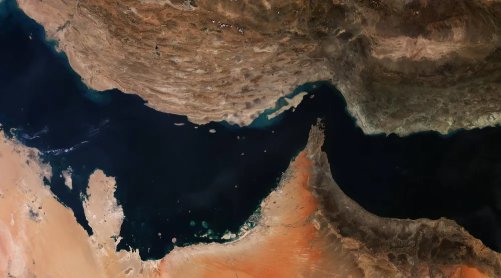 صورة التقطها القمر الصناعي لمضيق هرمز (د.ب.ا)