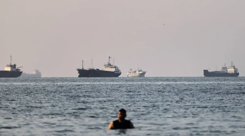 İran'ın Bandar Abbas şehrinden Hürmüz Boğazı (AP)