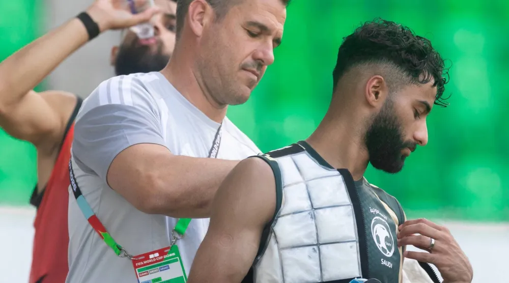 التقنية قادرة على خفض درجة حرارة الجسم الداخلية بما يصل إلى نصف درجة مئوية (المنتخب السعودي) 