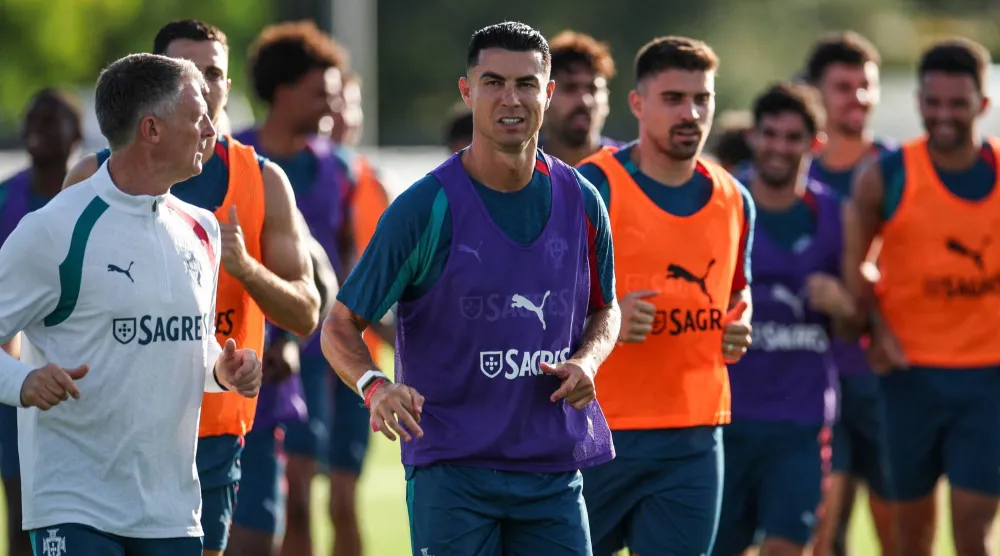 المنتخب البرتغالي يحمل تحية خاصة للاعب الراحل ديوغو غوتا (أ.ف.ب)