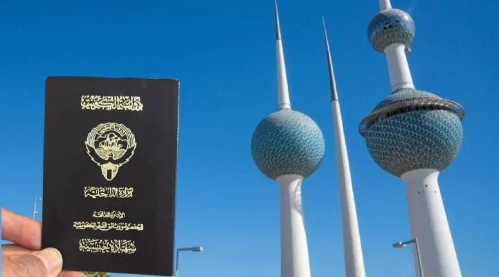 نشرت جريدة «الكويت اليوم» أسماء 2192 شخصاً تم سحب الجنسية الكويتية منهم وممن يكون قد اكتسبها معهم بطريق التبعية (الشرق الأوسط)