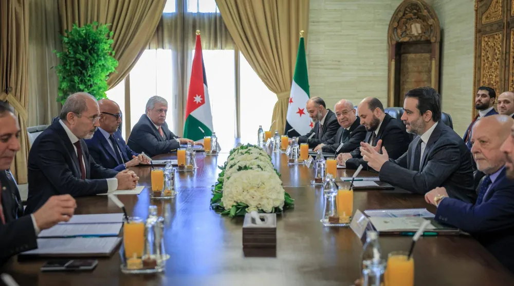 لقاء الوفدين السوري والأردني في قصر تشرين بدمشق الأحد برئاسة وزير الخارجية أسعد الشيباني ونظيره الأردني أيمن الصفدي (الخارجية السورية)