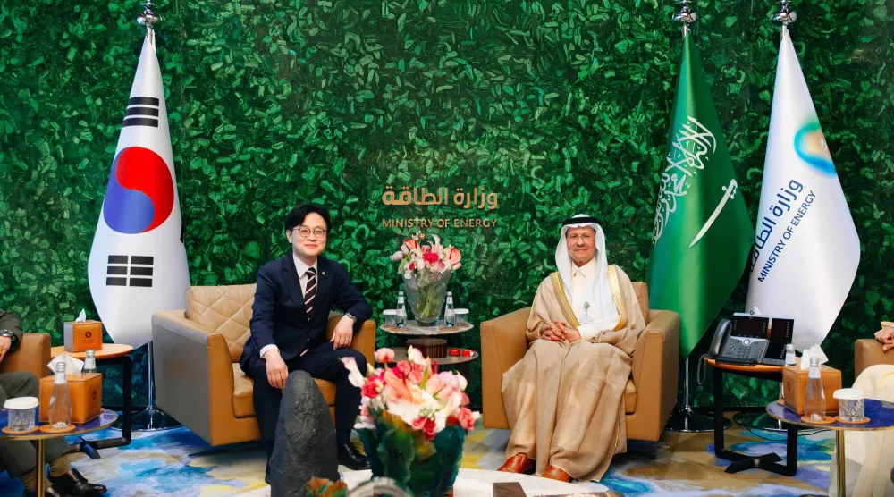 وزير الطاقة السعودية خلال لقائه وزير التجارة والصناعة والموارد الكوري كيم جونغ هوان (الوزارة)