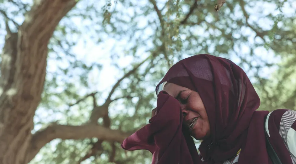سودانية نازحة من الفاشر في مخيم للنازحين شرق تشاد يوم 27 نوفمبر 2025 (رويترز)