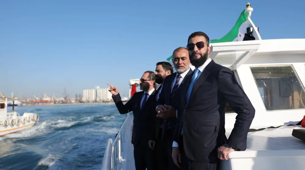 الشرع في زيارة لجزيرة أرواد لتشجيع السياحة في الساحل (حساب الرئاسة السورية)