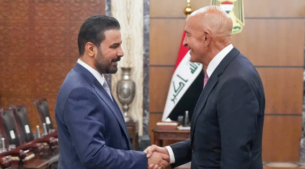 رئيس الوزراء العراقي الجديد علي الزيدي (يساراً) أثناء لقائه المبعوث الأميركي توم باراك خلال زيارته إلى بغداد يوم 16 يونيو 2026 (إعلام حكومي)