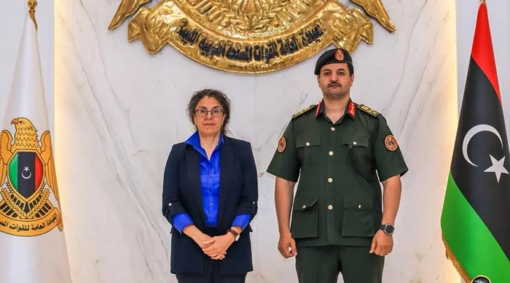 خالد حفتر مستقبلاً خوري بمقر رئاسة الأركان في بنغازي الثلاثاء (رئاسة الأركان العامة)